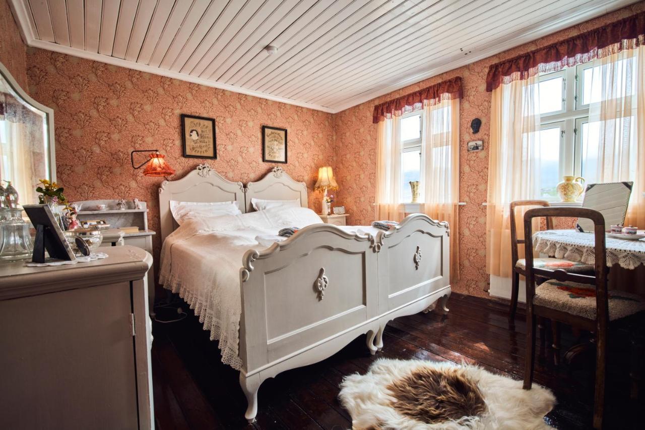 Heima I Stovu Hotel Hvalba Екстериор снимка
